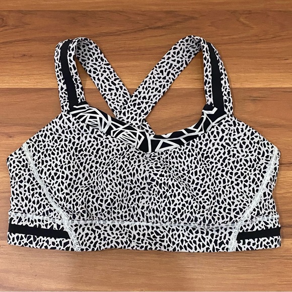 LULULEMON Rack Pack Bra Miss Mosaic White Posey Black White Luxtreme Sportsbra 6 - Picture 8 of 16